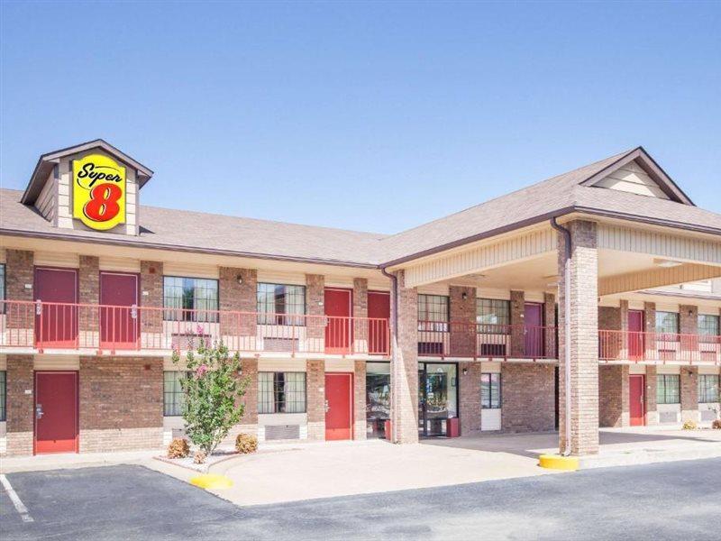Super 8 By Wyndham Clinton Hotel Luaran gambar