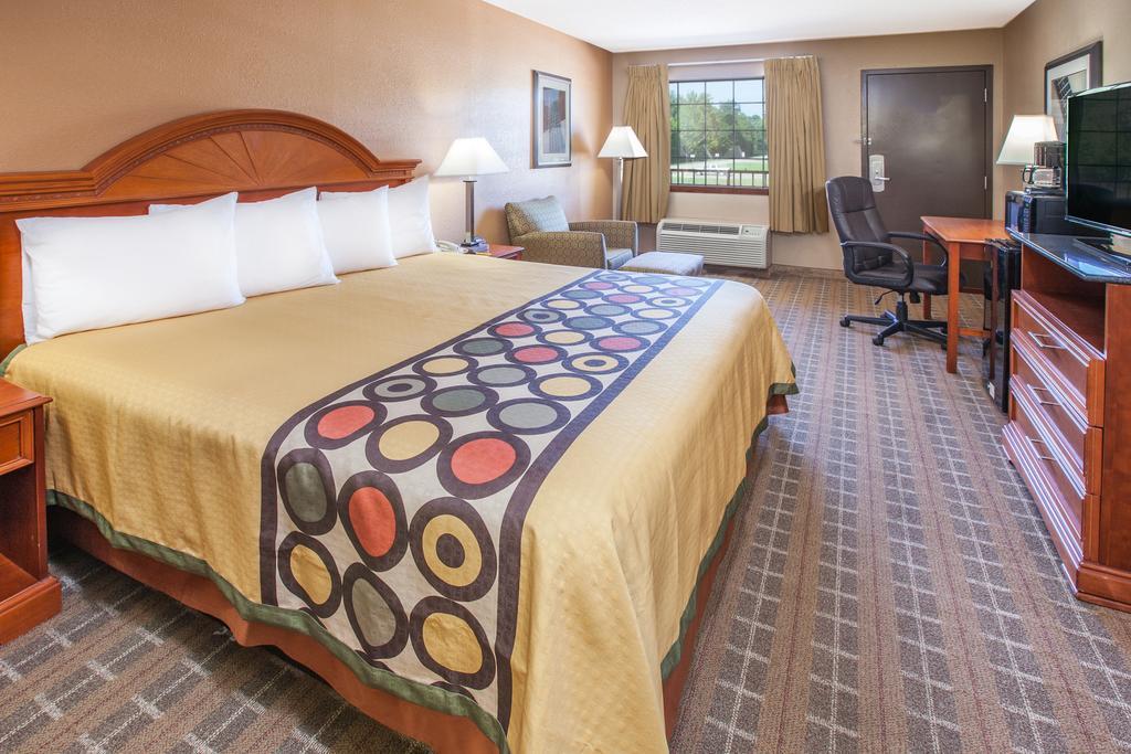 Super 8 By Wyndham Clinton Hotel Luaran gambar